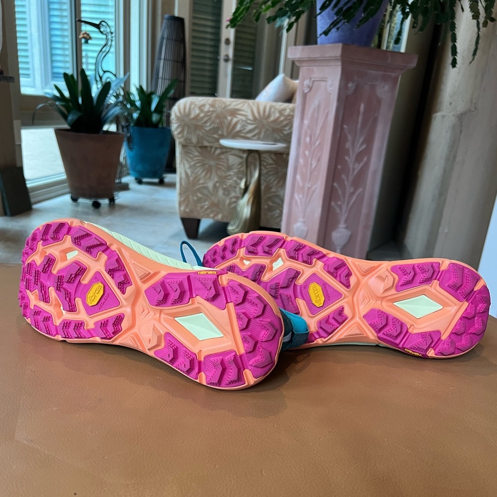 Hoka profly women’s running shoes with Vibram technology, size 11. - Picture 3 of 3